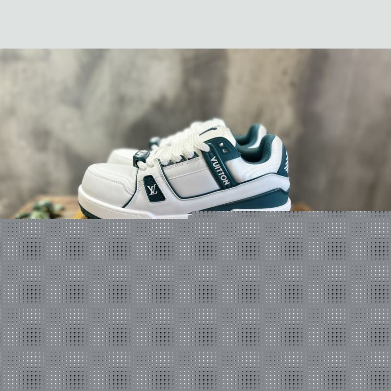 l**is V*t*n sneakers